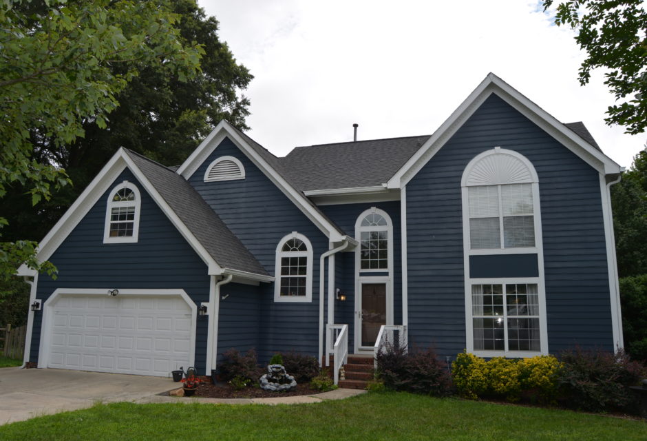 blue-house-side