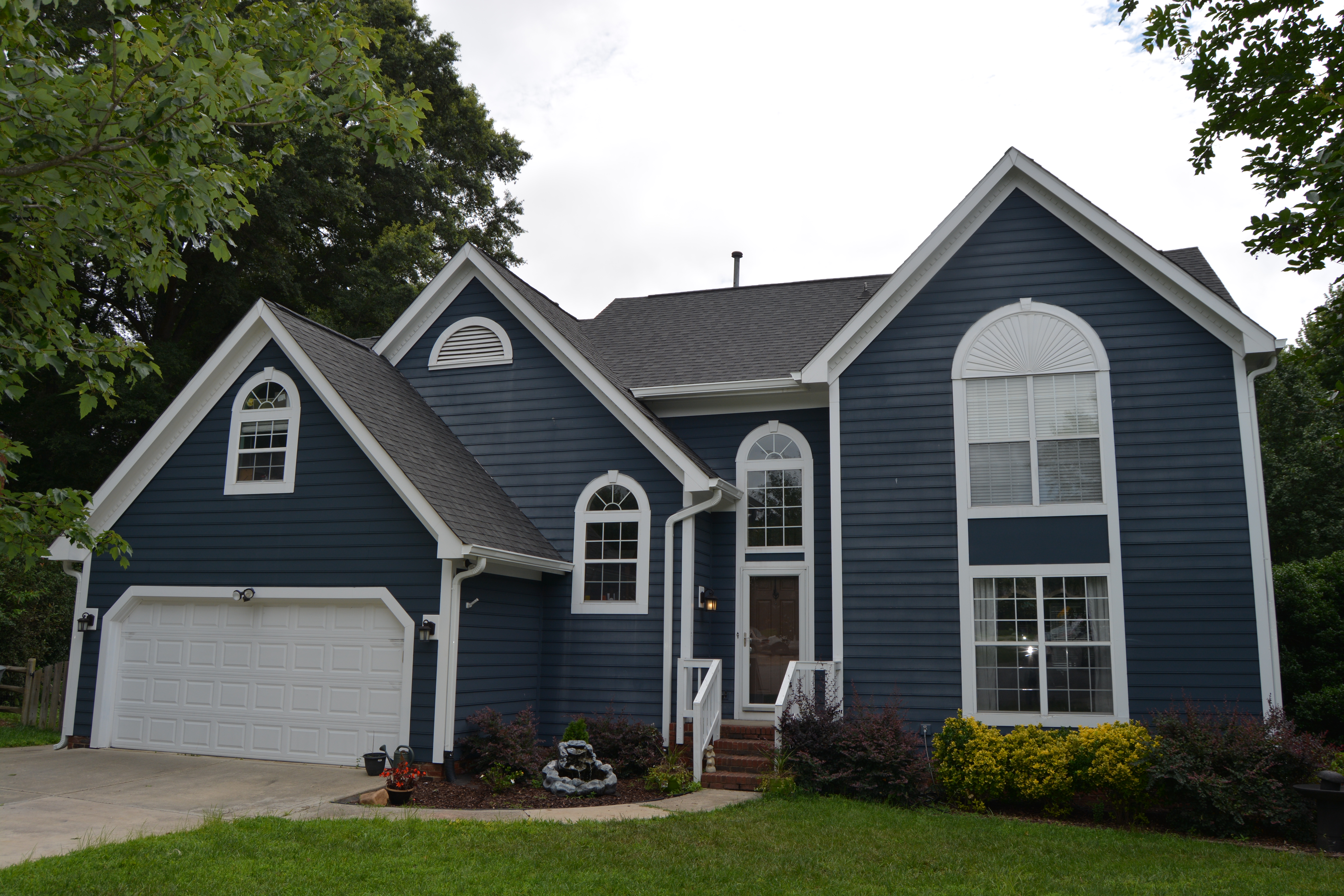 blue-house-side