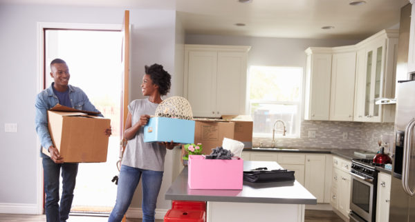 couple-moving-into-home