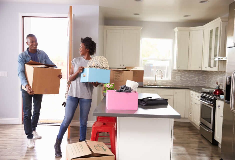 couple-moving-into-home